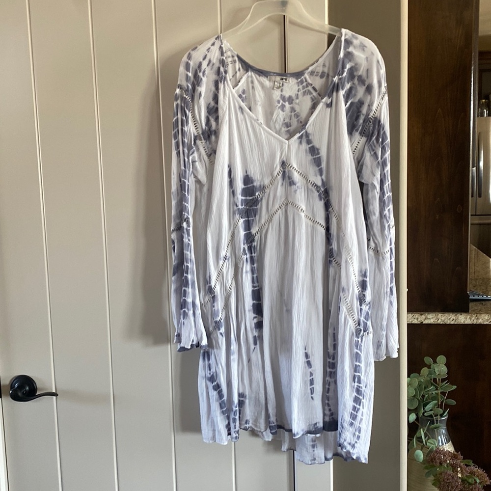 Long sleeve thigh length dress